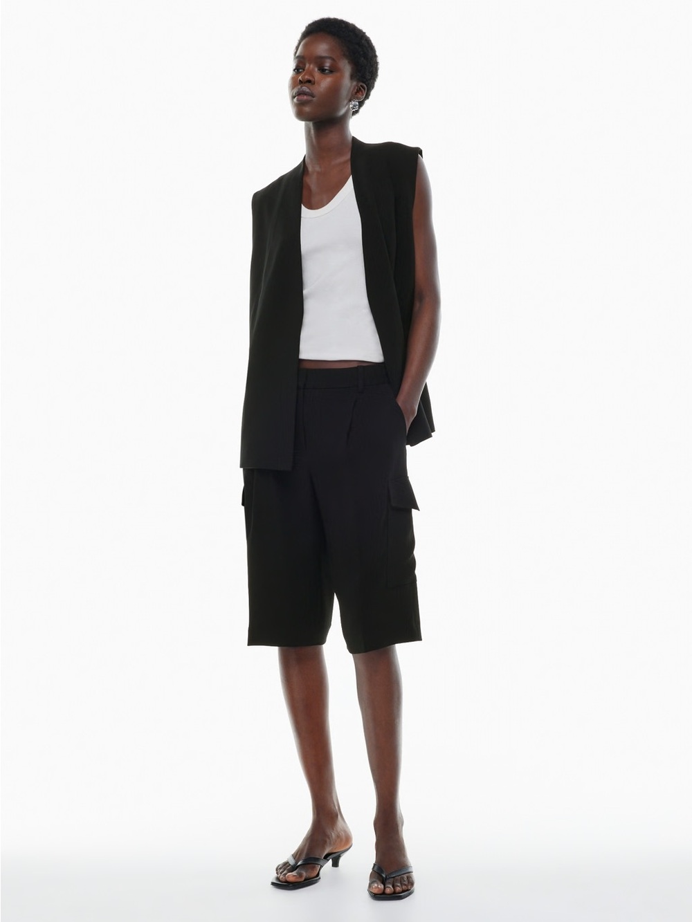 Aritzia Babaton Maneuver Cargo Short Size 2